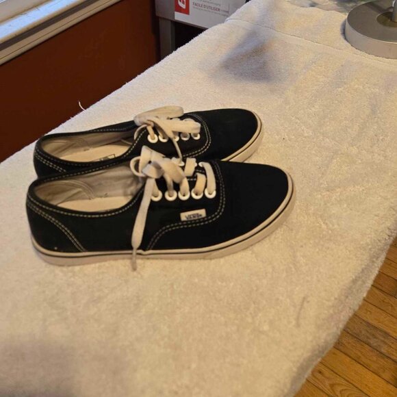 Vans lowpro black shoe sneaker 6.5 women like new - Picture 1 of 6